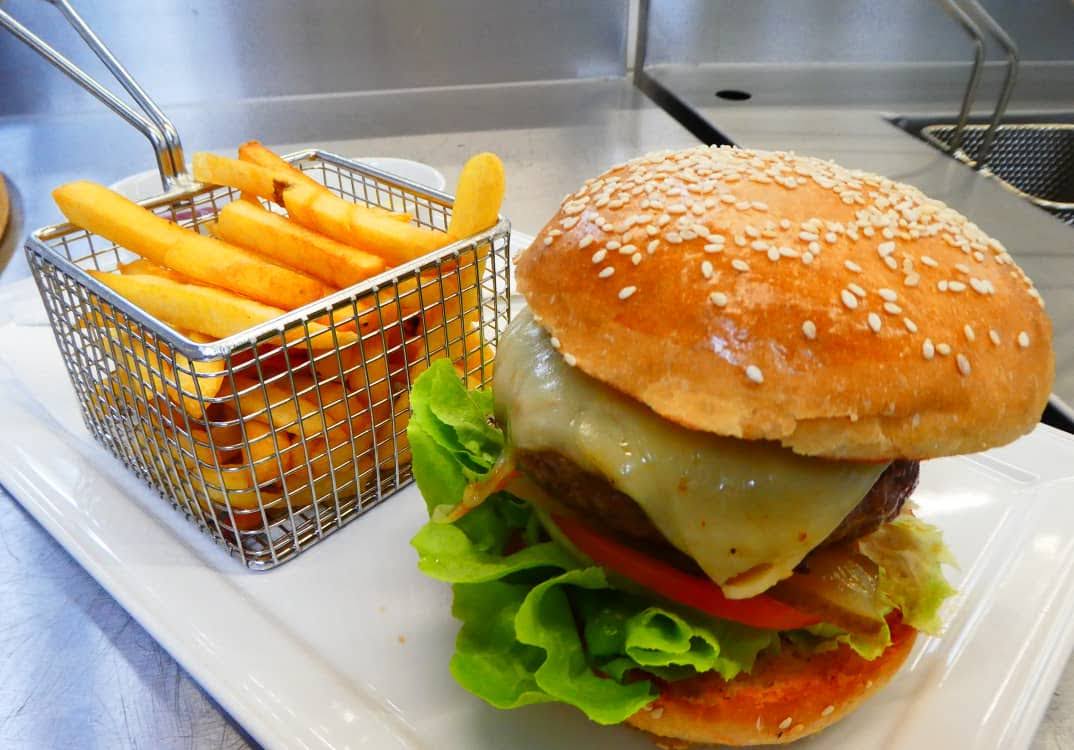 Green palace bar and restaurant