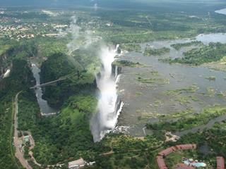Mosi-oa-Tunya / Victoria Falls image 1